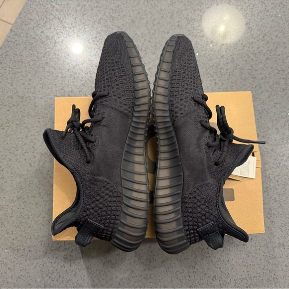 Adidas Men's Yeezy 350 Boost Black Sneakers - 12.5 - Picture 7 of 7